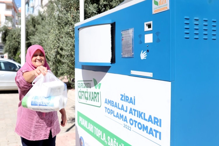 Finike’de Kadın Çiftçilere Çevre Dostu Kart!