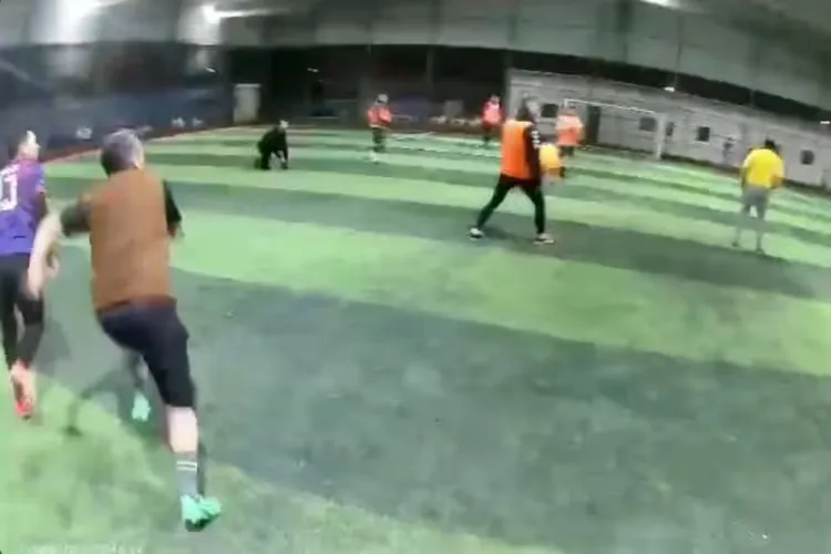 Fırtına Halı Sahayı Yerle Bir Etti! Panik Anları
