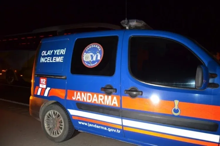 Fırtına, kadın hayatını çatıdan düşen parçalarla aldı!