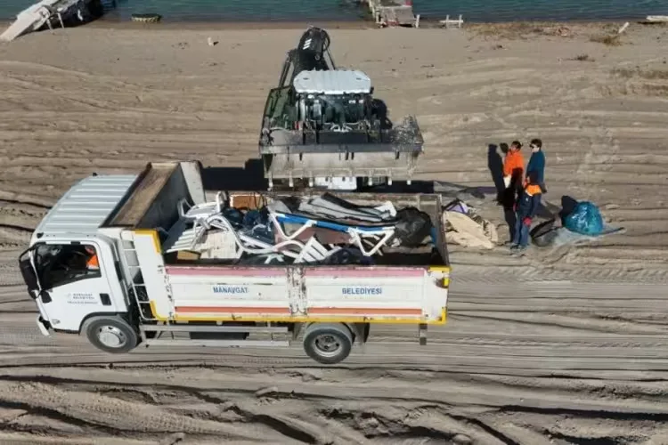 Fırtına Sonrası Kıyı Temizliği: 52 Torba Çöp!