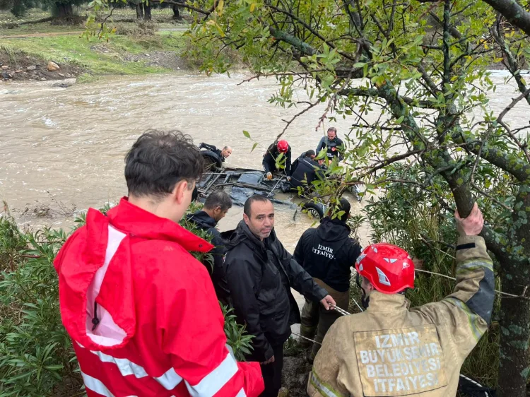 Foça’da Aşırı Yağış: Su Baskınları ve Kurtarma Çalışmaları