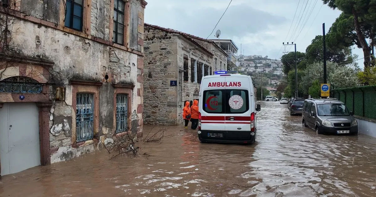 Foça’da Kuvvetli Yağış: Bir Kayıp Var!