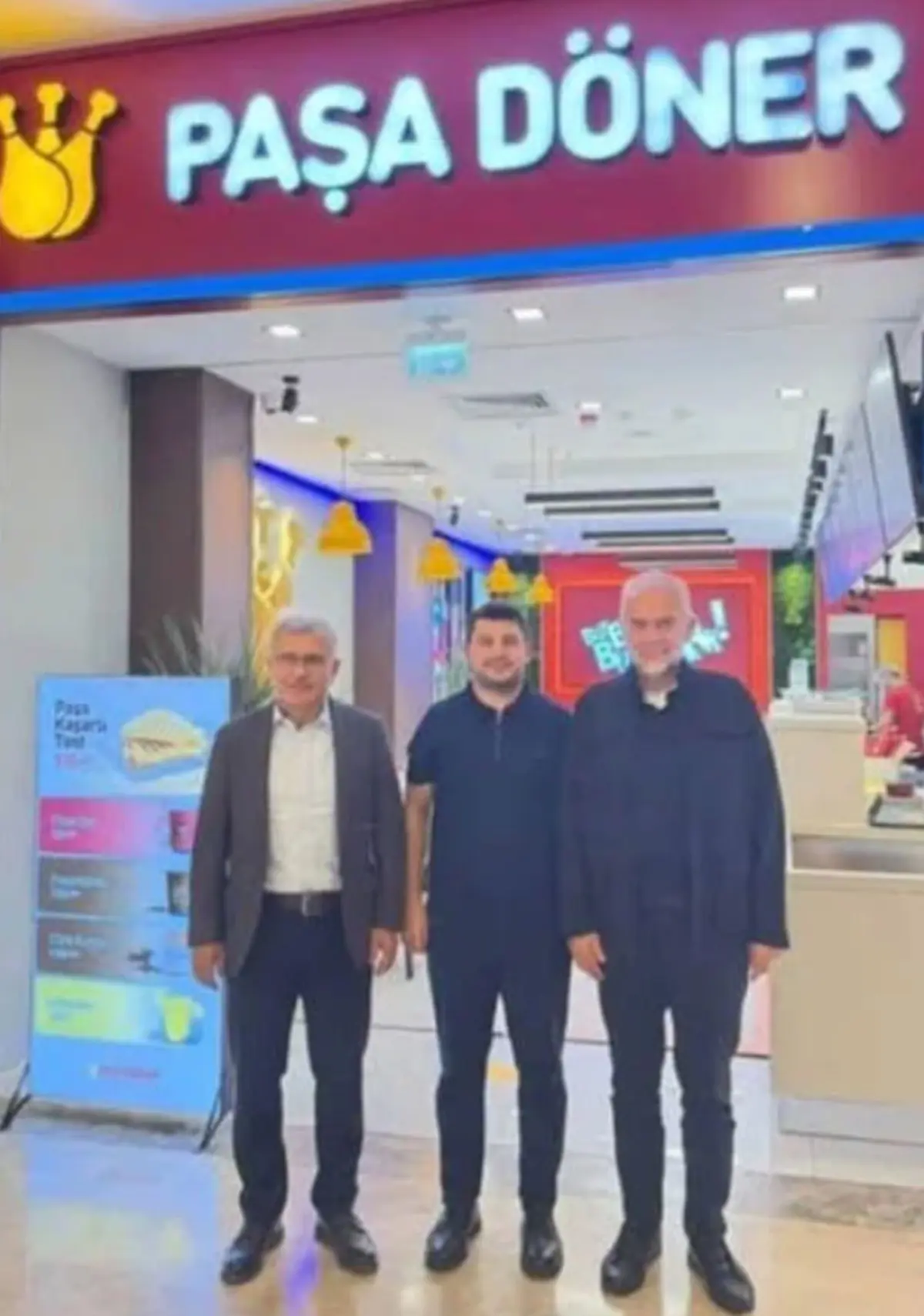 Önce paylaşıldı sonra silindi! Hilmi Türkmen in çocukları gündem oldu: Finans merkezinde dönerci açılışı… 2