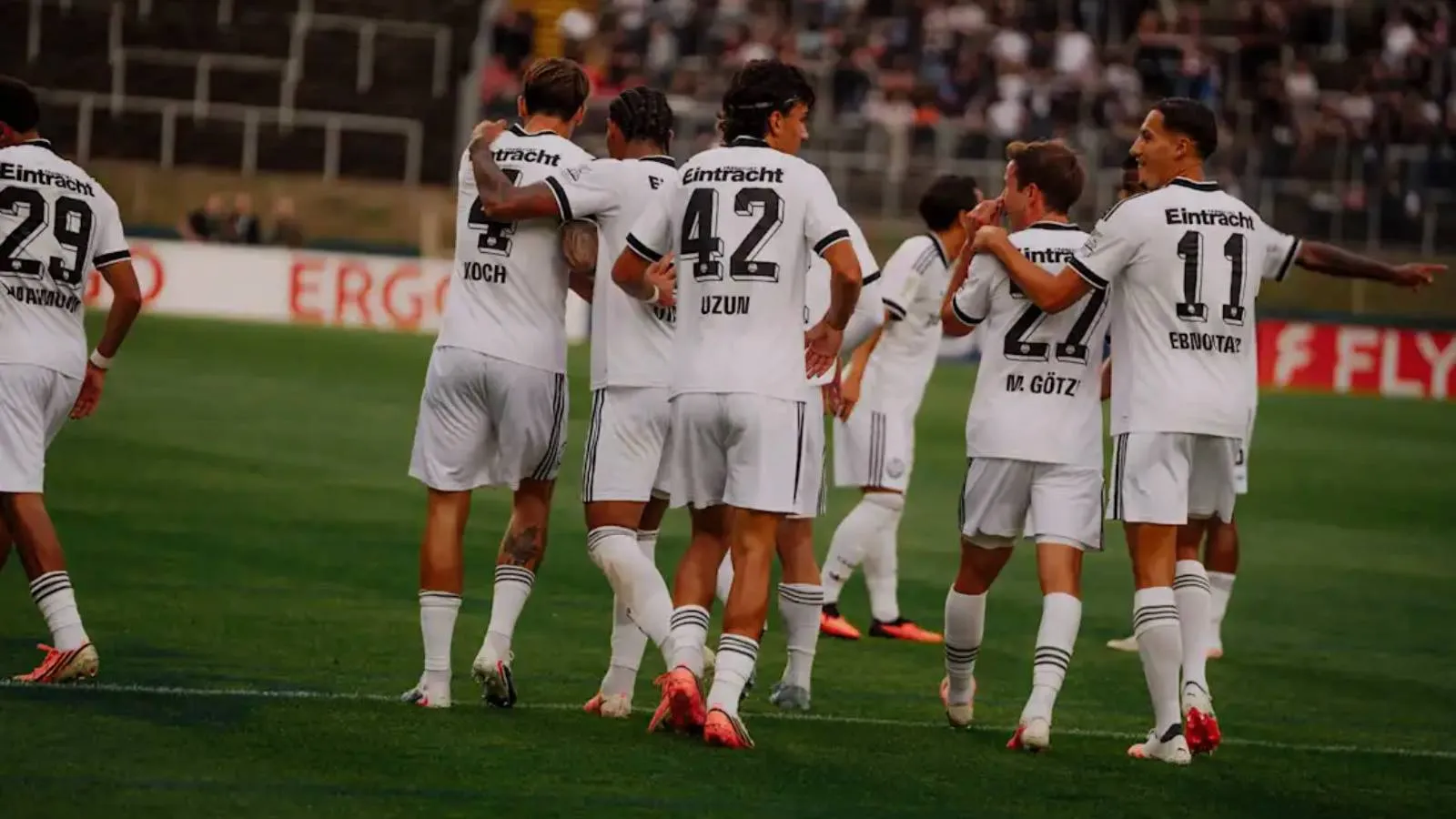 Frankfurt’tan Tarihi Zafer: 11-0! Can Uzun Parladı