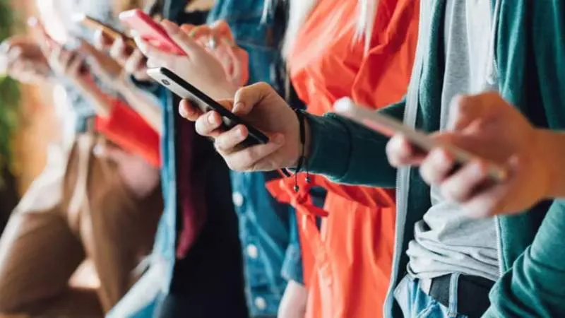 Fransa’da Liselerde Cep Telefonu Yasağı Başladı!