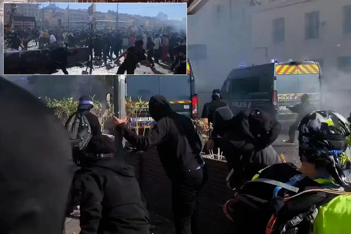 Fransa’da Protestolar Şiddetleniyor: Polis Zor Anlar Yaşıyor