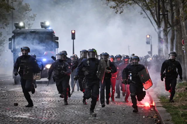 Fransa'da devam eden öğrenci protestolarında 160 binden fazla kişi sokağa indi