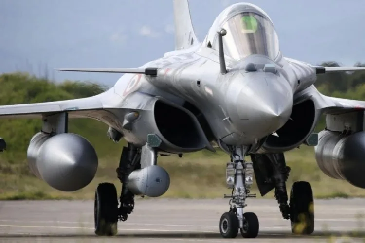 Fransa, Polonya’ya Rafale Uçakları Gönderiyor!