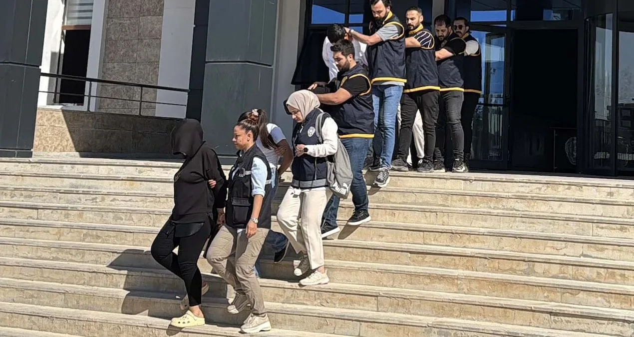Fuhuş Operasyonunda Silah ve Nakit Ele Geçirildi