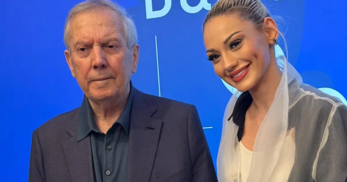 Futbolcu Nevide Çiçek, etkinlikte Aziz Yıldırım’la