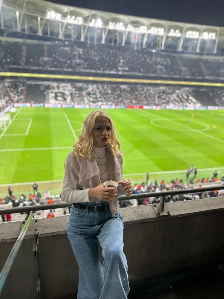 Futbolcu Nevide Çiçek, Maçı Locadan İzledi!