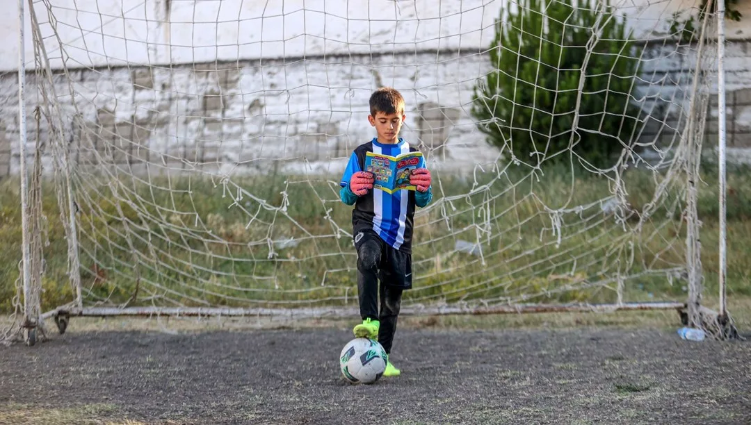 Futbolcular 20 Dakika Kitapla Sahaya Çıkıyor!
