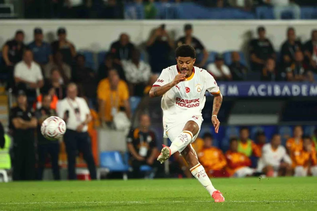 Gabriel Sara, Galatasaray'daki 100. maçında iki asist yaptı