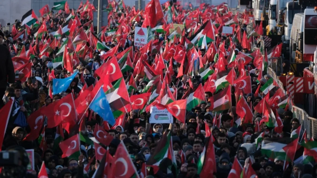 Galata Köprüsü’nde Filistin İçin Saf Tutuldu