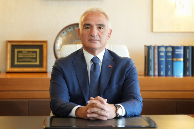 İstanbul'un kalbinde Filistin için tek yürek: Galata Kulesi Filistin bayrağıyla aydınlandı