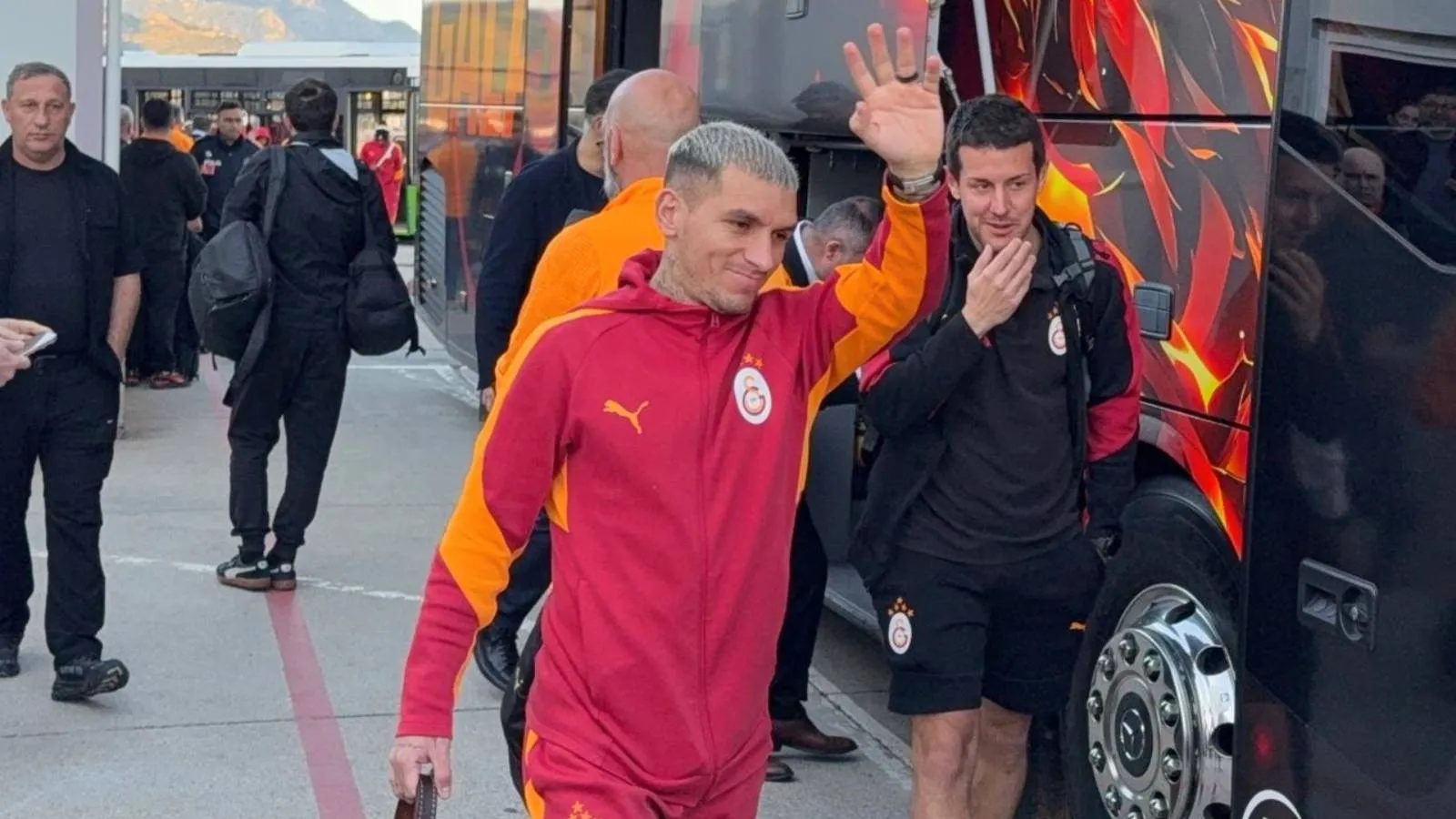 Galatasaray Alanya’ya Gitti, Taraftar Coşkusu!