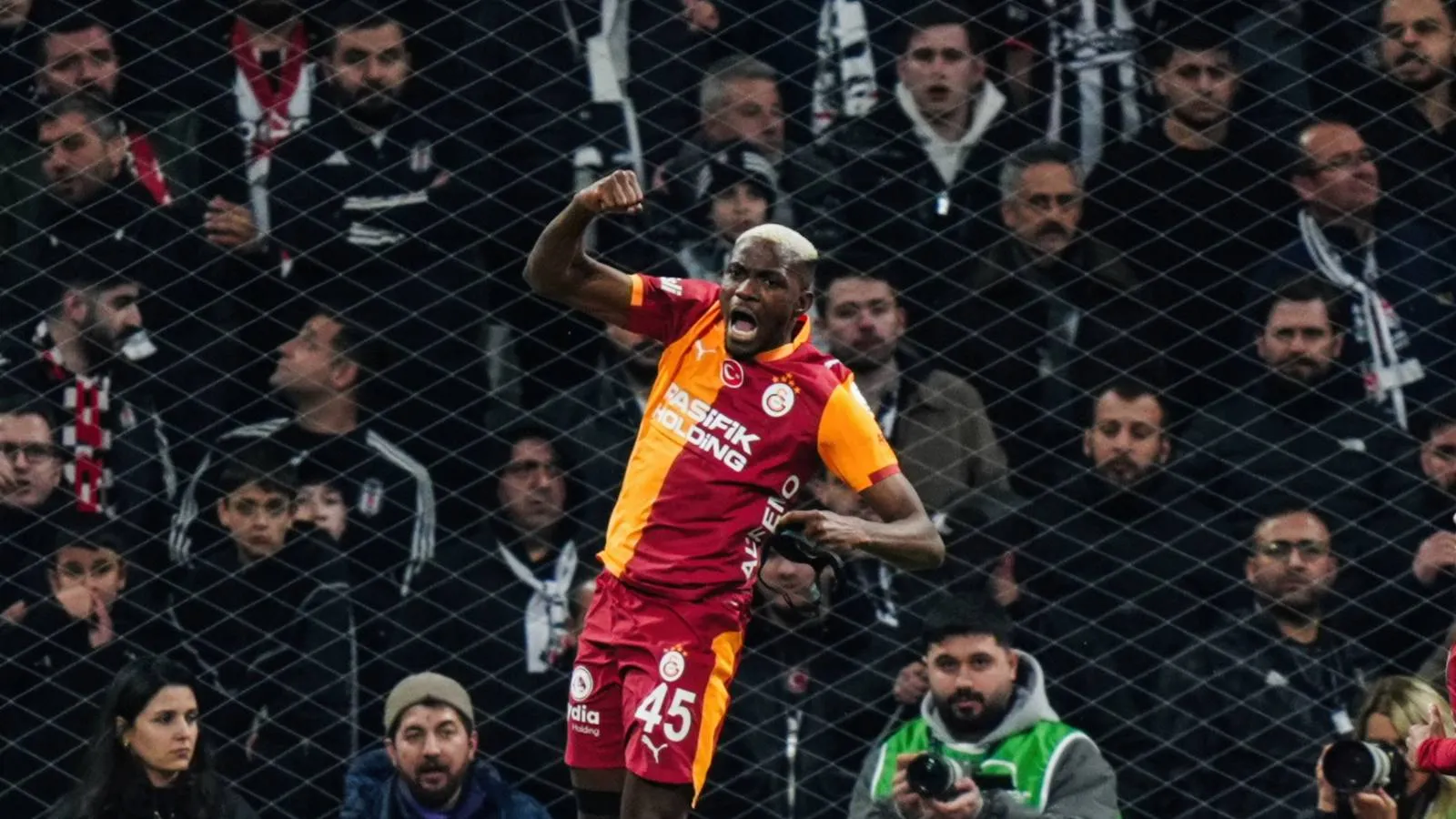 Galatasaray Derbiyi Kazanarak Liderliğini Pekiştirdi!