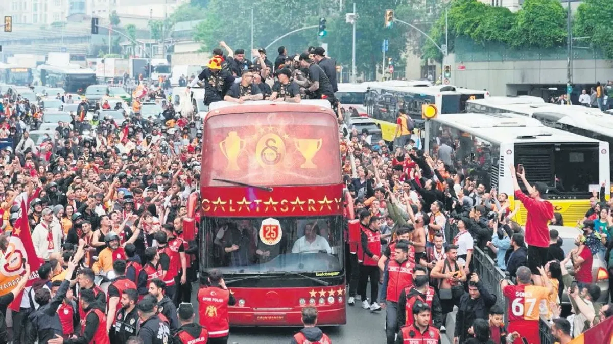 Galatasaray Şampiyonluk Kutlaması İçin Sokağa Çıkıyor!