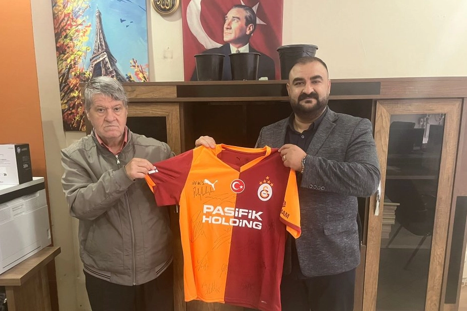 Galatasaraylı Futbolculardan SMA’lı Kız İçin Destek