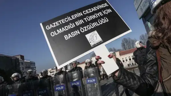 Gazetecilere Şubat’ta 50 Gözaltı, 5 Tutuklama!