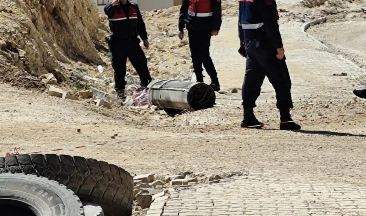 SON DAKİKA | Hatay dan sonra şimdi de Gaziantep! Güneyşehir bölgesine füze parçaları düştü 2