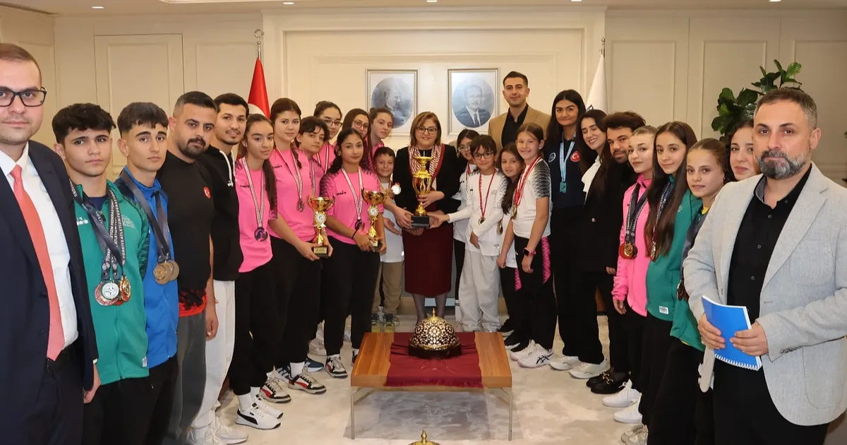 Gaziantep’in Şampiyonları Başkan Şahin ile Buluştu