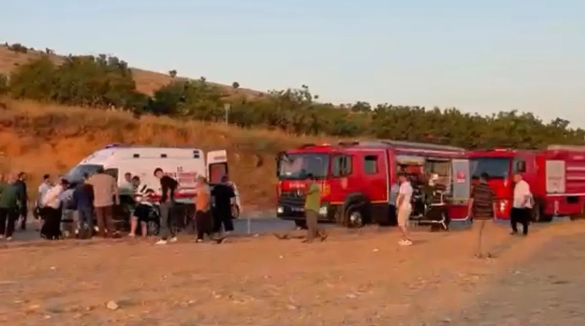 Kahreden kaza: 3 ölü, yaralı çocuklar var 2