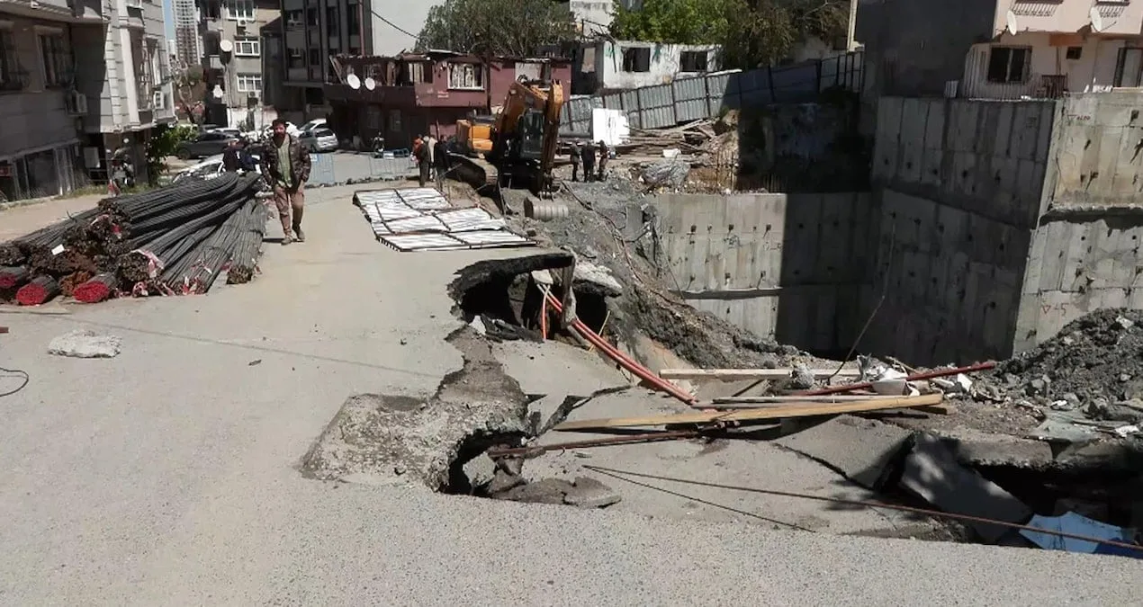 Gaziosmanpaşa’da İnşaatta Yolda Çökme Olayı!