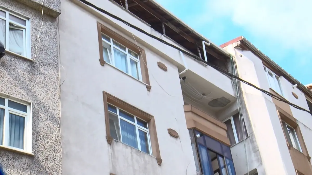 Kötü kokular korkunç gerçeği çıkardı! Kardeşinin cansız bedeniyle 1 hafta yaşamış 4
