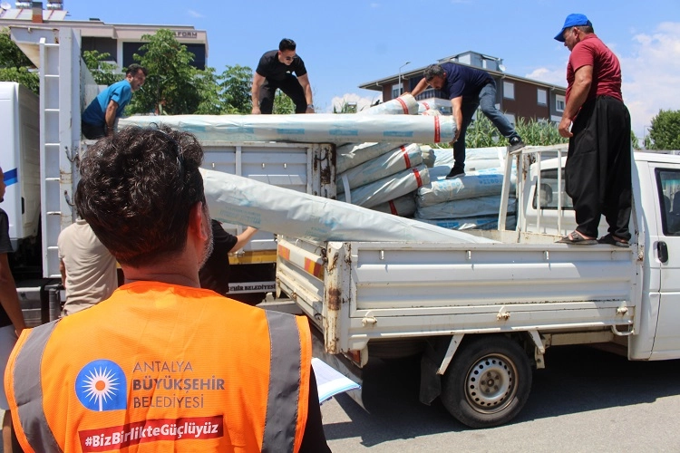 Gazipaşa Çiftçisine Büyükşehir’den Naylon Desteği
