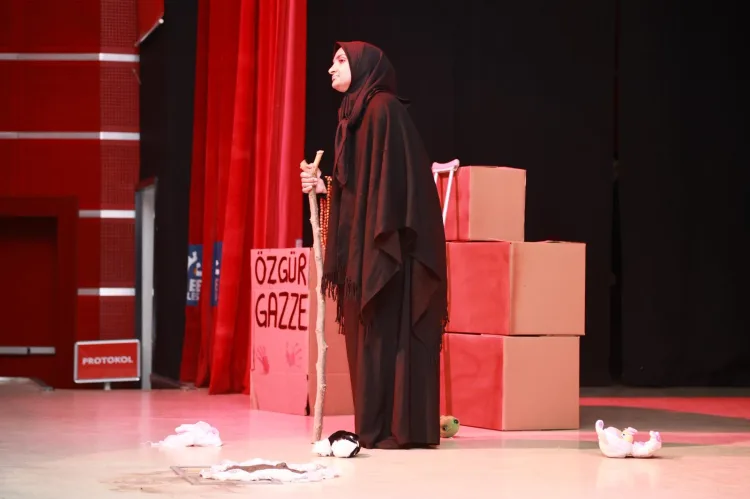 Gazze’nin Kadınları Tiyatrosu İzleyicileri Büyüledi