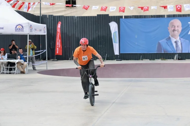 Gebze’de BMX Şampiyonası: Heyecan Dolu Anlar!
