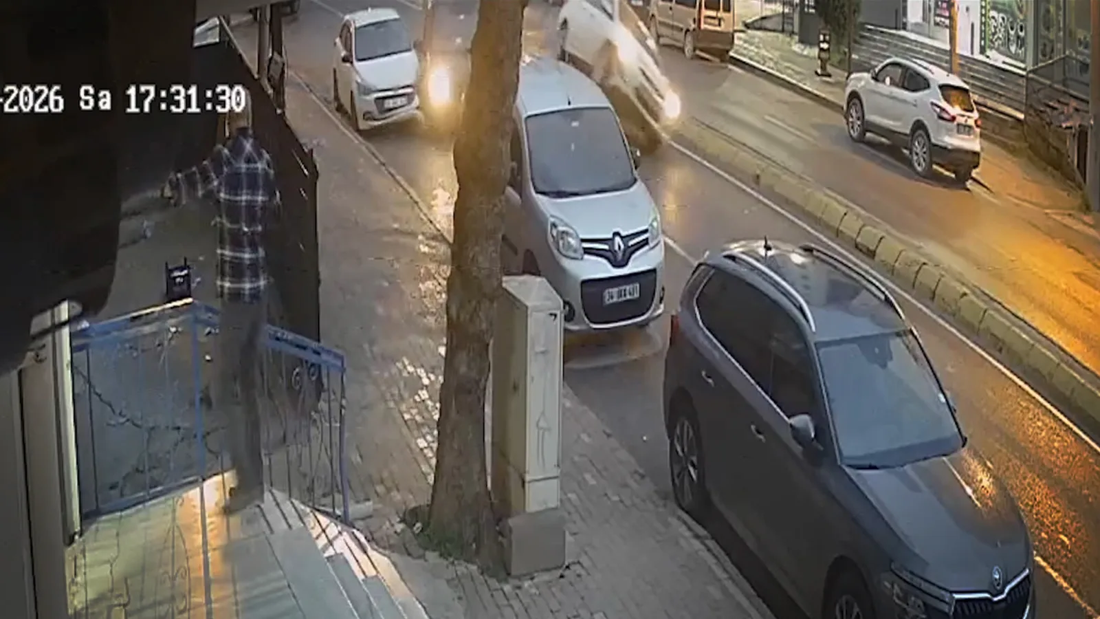 Gebze’de Kaza: 5 Araç Hasar Gördü, Sürücü Yaralı