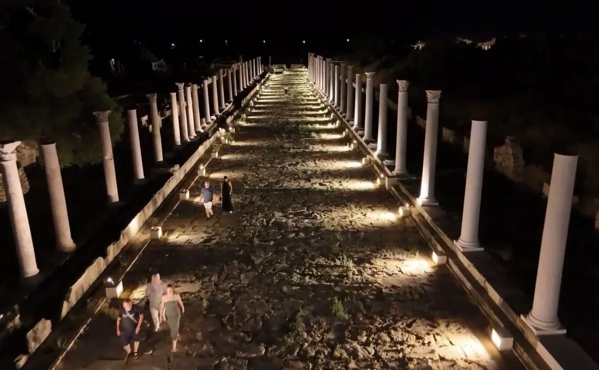 Bakan Ersoy duyurdu: Gece müzeciliğinde %32 artış! Ziyaretçi sayısı 1,3 milyonu aştı 3