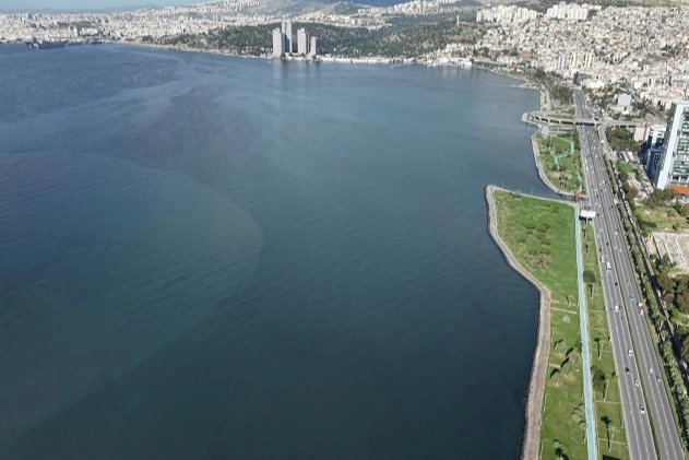 Gediz Nehri’nde Kirlilik Alarmı: Tarım Tehditte!