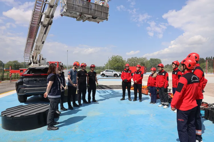 Geleceğin İtfaiyecileri Zorlu Eğitimle Hazırlanıyor