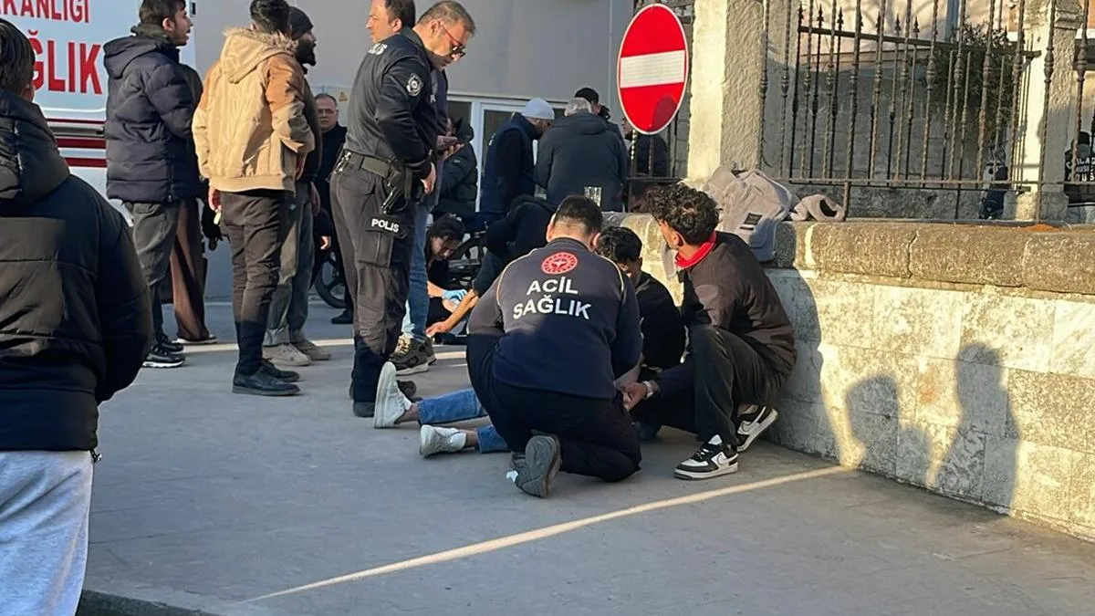 Gelibolu’da Bıçaklı Kavga: 3 Yaralı!