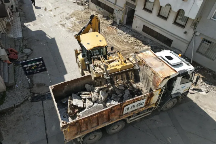 Gemlik’te Alemdar Caddesi’nde Kaldırım Yenileme!