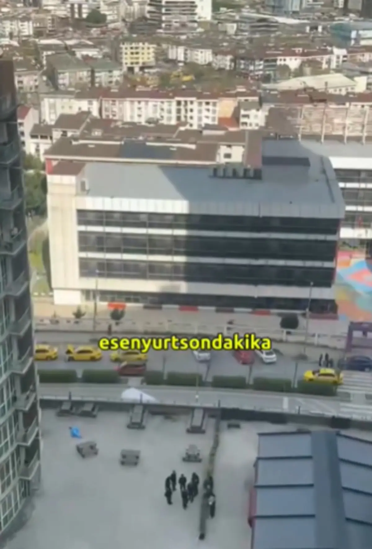 Dün vazgeçmişti, bugün aynı pencereye yeniden çıkıp intihar etti 3