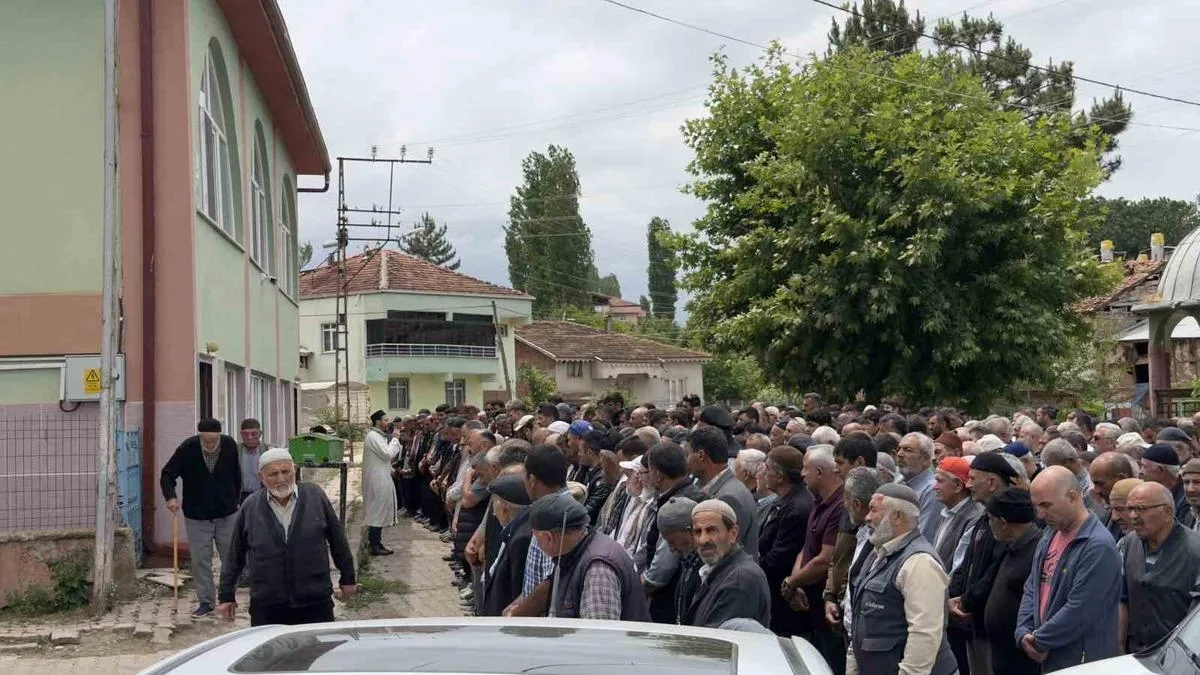 Genç işçi kazada hayatını kaybetti, gözyaşlarıyla uğurlandı