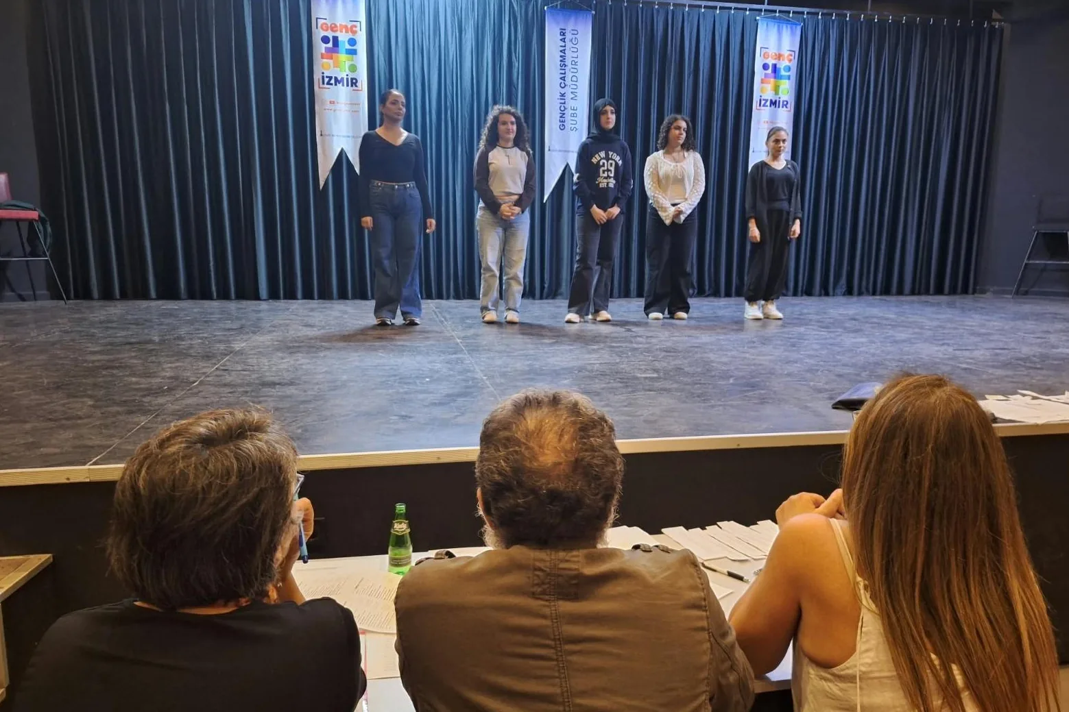 Genç İzmir’de tiyatro seçmelerine yoğun ilgi
