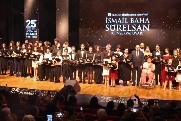 Genç Piyanistler Antalya’da Müzik Ziyafeti Sundular
