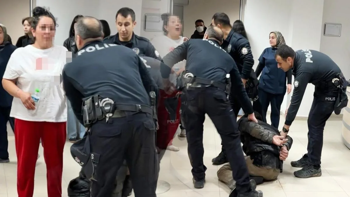 Genç, Sevgilisiyle Yakaladığı Adamı Bıçakladı