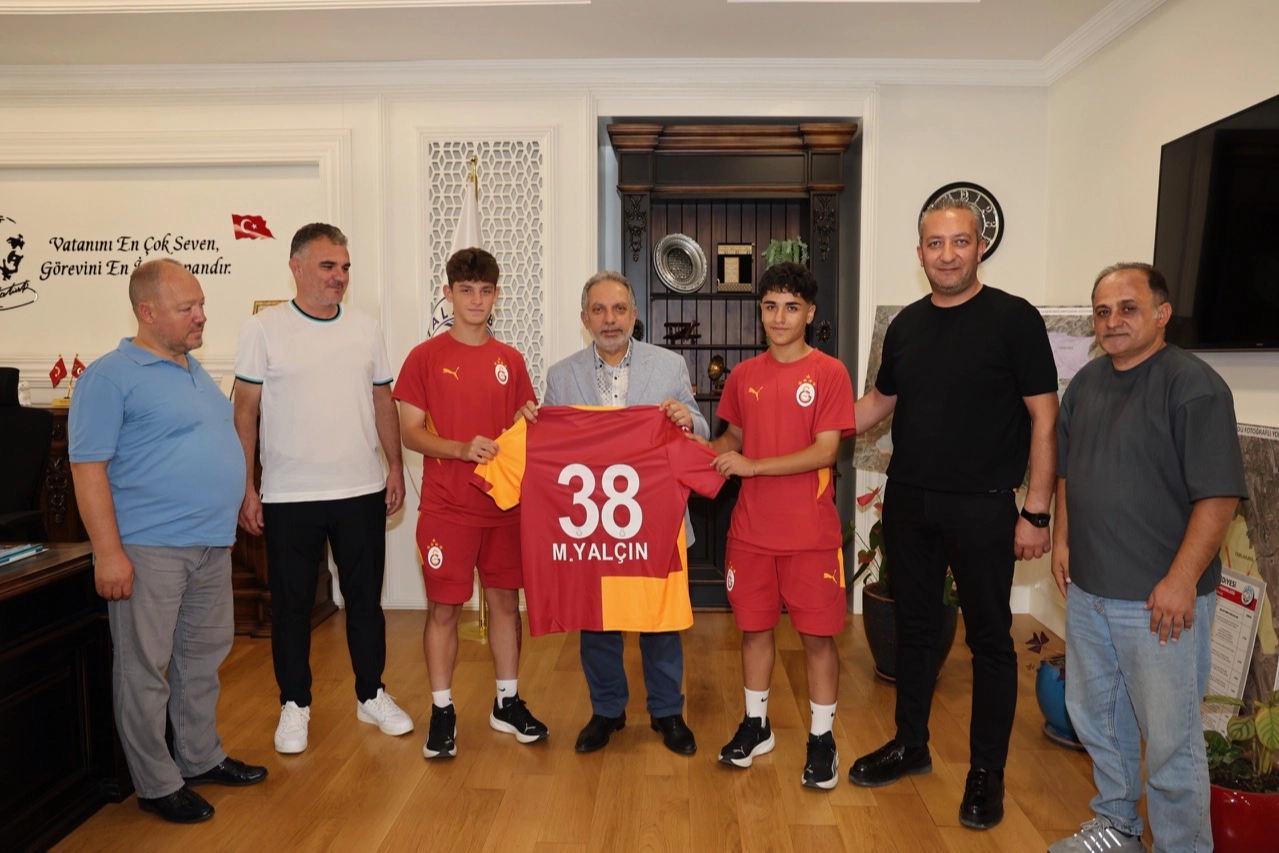 Genç Yeteneklerden Başkan Yalçın’a Ziyaret!