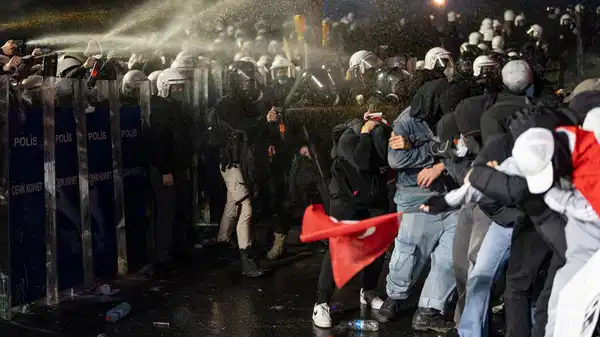 Gençler Beraat Etti: İfade Özgürlüğü Kazandı!