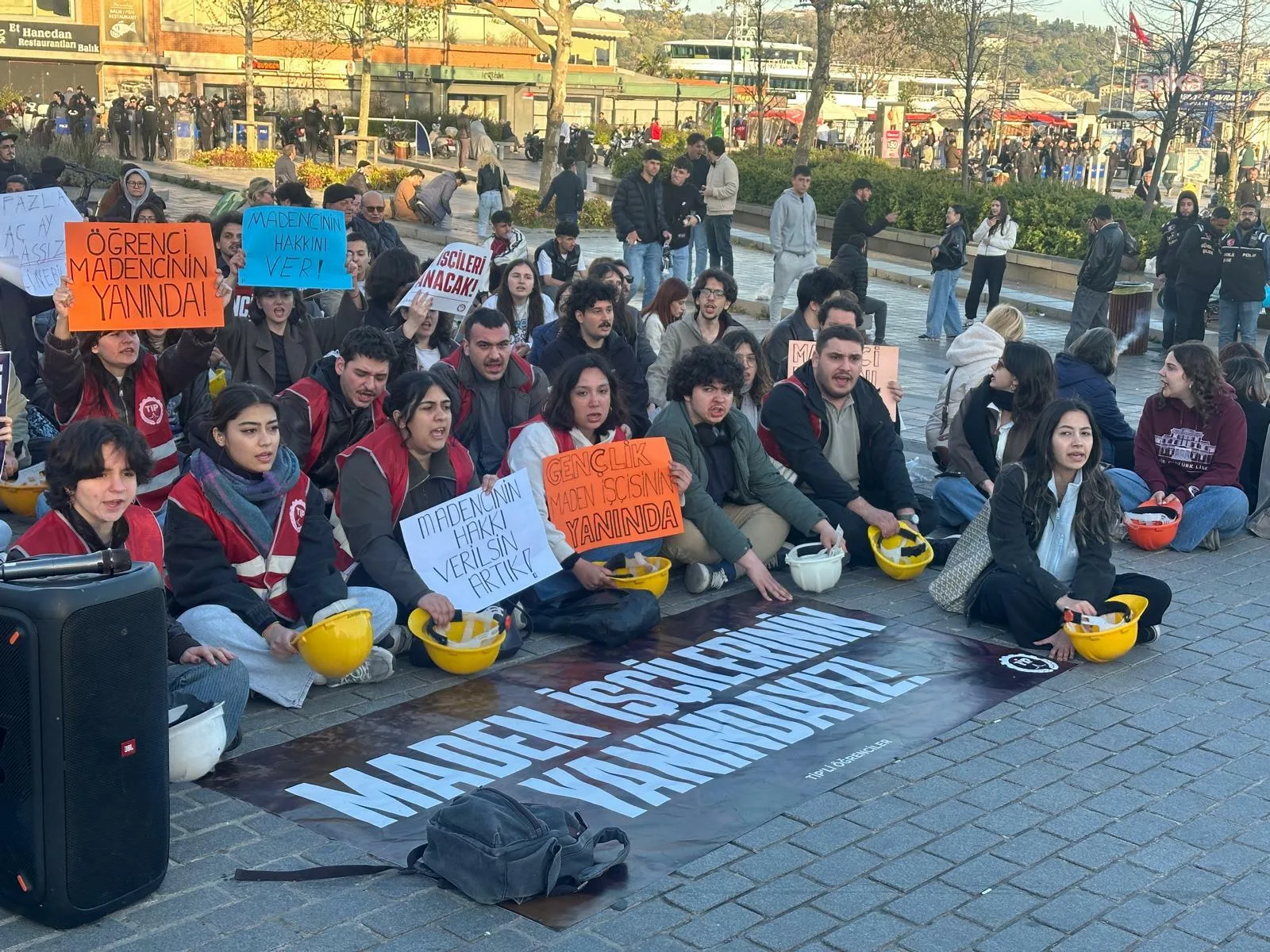 Gençler Beşiktaş’ta Madencilerin Yanında!