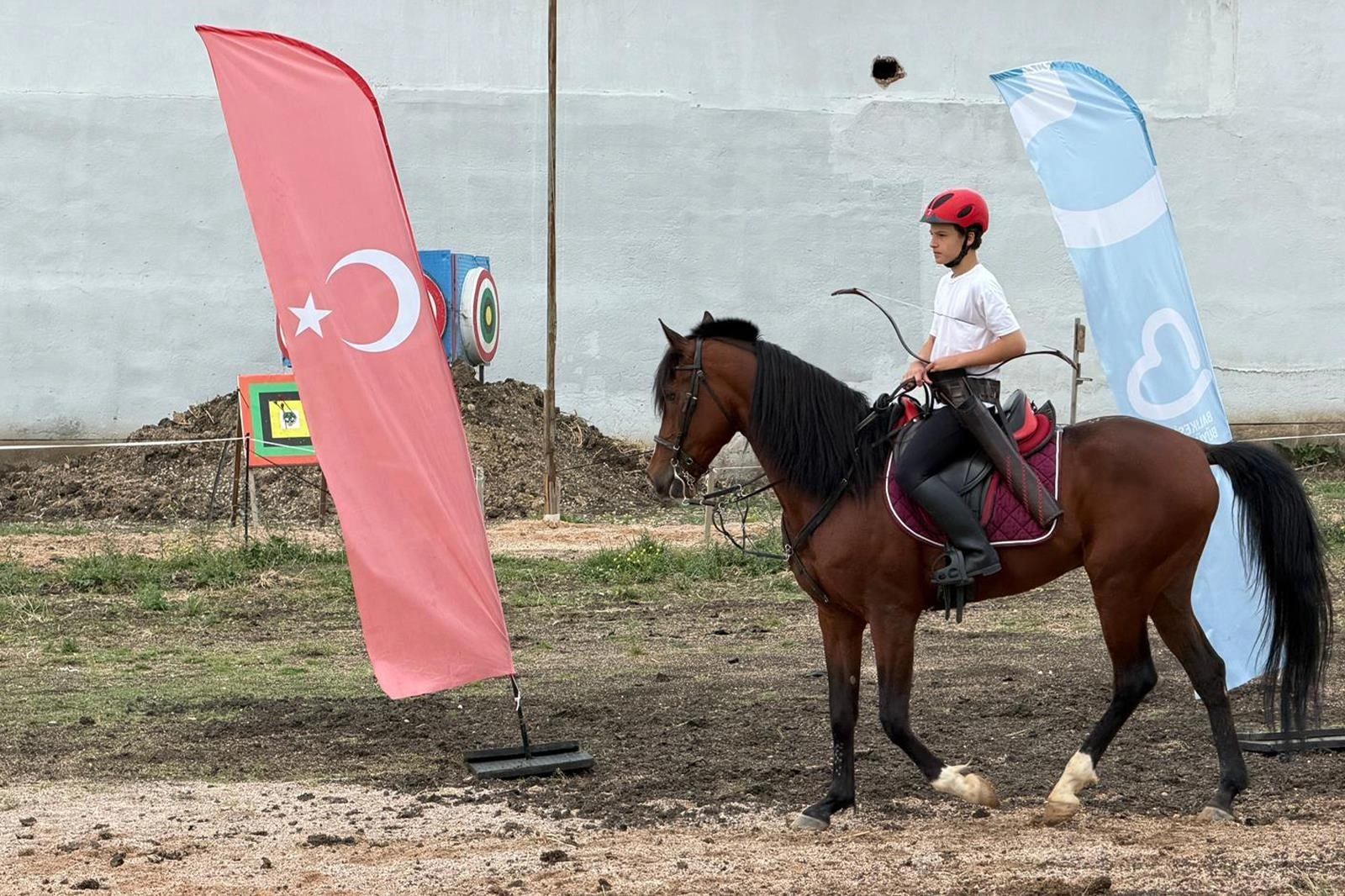 Gençler Binicilik ve Atlı Okçulukla Tanıştı