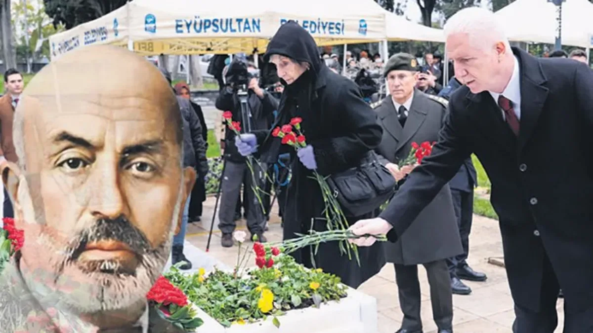 Gençler, İstiklal Şairi’ni Dualarla Yad Etti