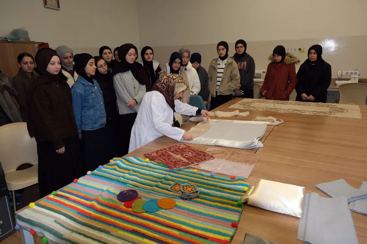 Gençler Sanatla Buluştu: SAMEK Etkinlikleri