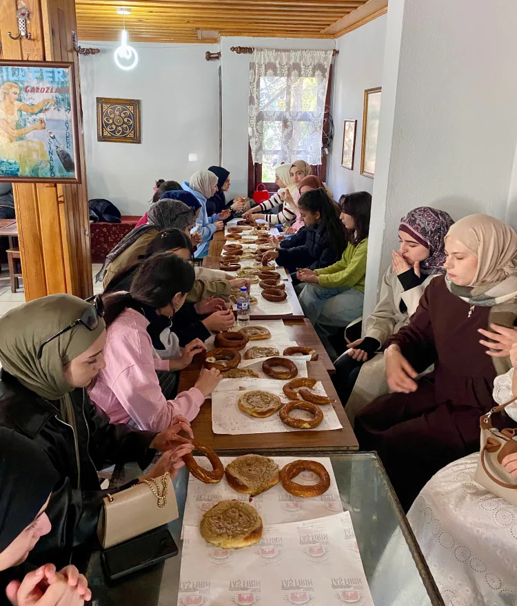 Gençler Tarihle Buluşuyor: Bursa’da Yürüyüş Etkinliği